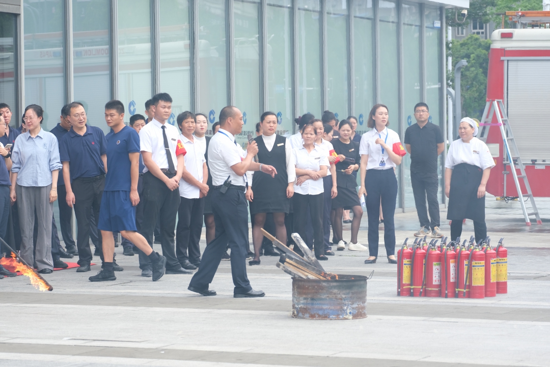 以練促防，長房集團(tuán)組織開展消防應(yīng)急演練